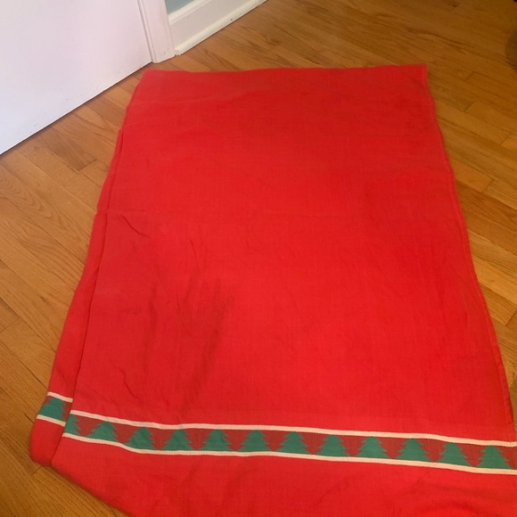 Vintage Christmas tablecloths total of 2 - Picture 5 of 9